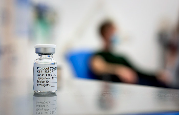 РФПИ предложил скомбинировать вакцину AstraZeneca со "Спутником V" РФПИ предложил скомбинировать вакцину AstraZeneca со "Спутником V"
